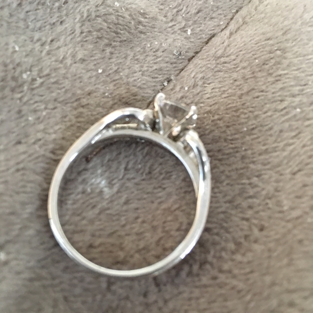 Ring - Picture 4 of 4